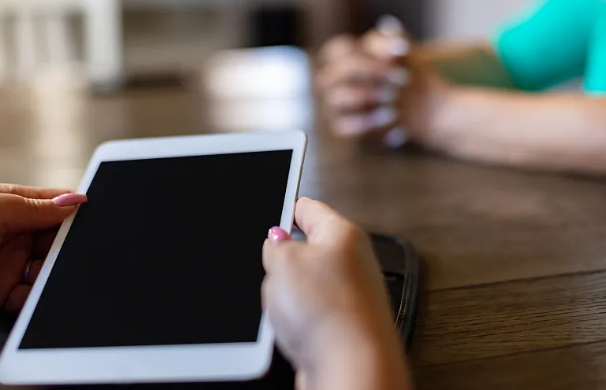 如何选择一款靠谱的电子合同平台？四个维度帮你判断